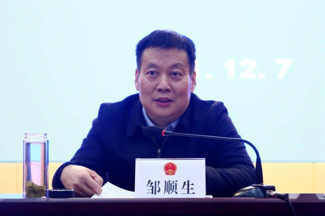 座谈会上,市委常委,常务副市长高晶华代表市政府作2021年工作汇报.