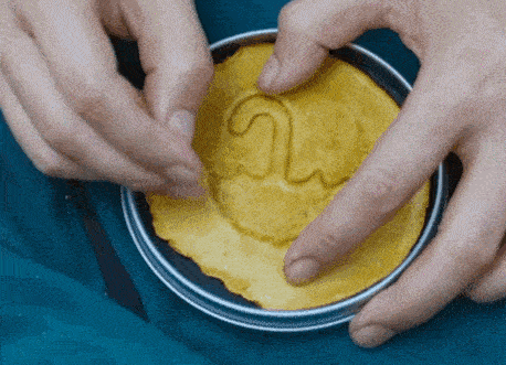 鱿鱼游戏糖饼制作过程图片