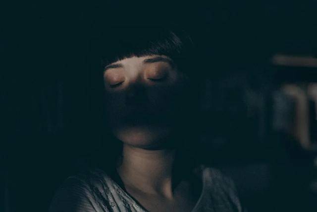 梦见女明星，梦境与现实交织的预兆解读