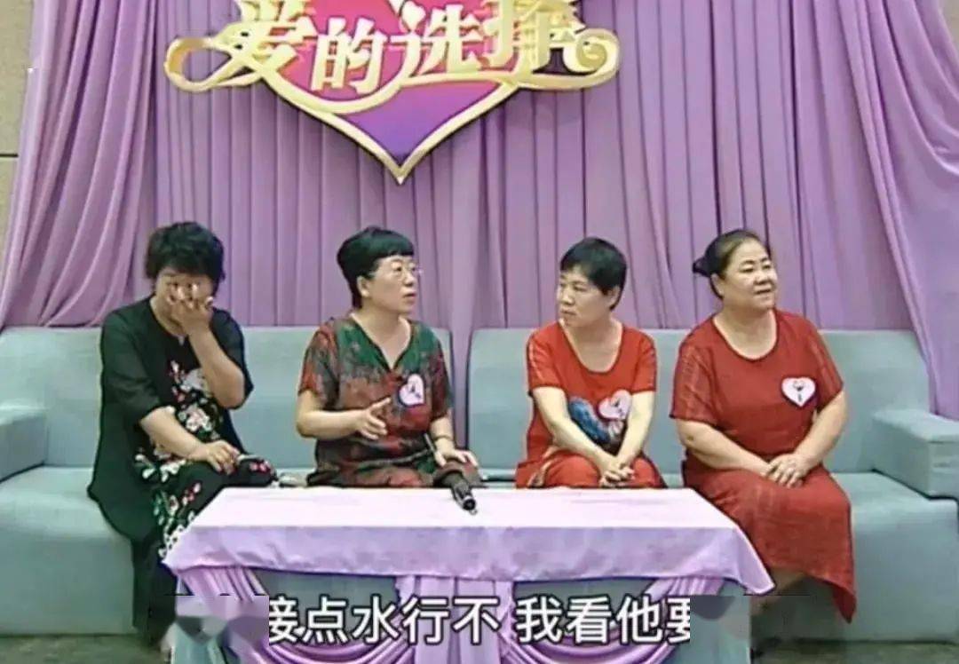 广州上海阿姨街拍火了：穿吊带，做美甲，买菜也要拎LV