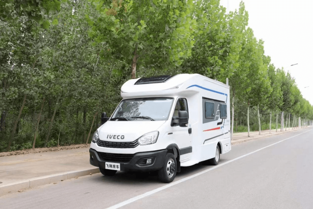 飞翔房车新车发布依维柯底盘打造超高实用性畅享版t型小额头房车