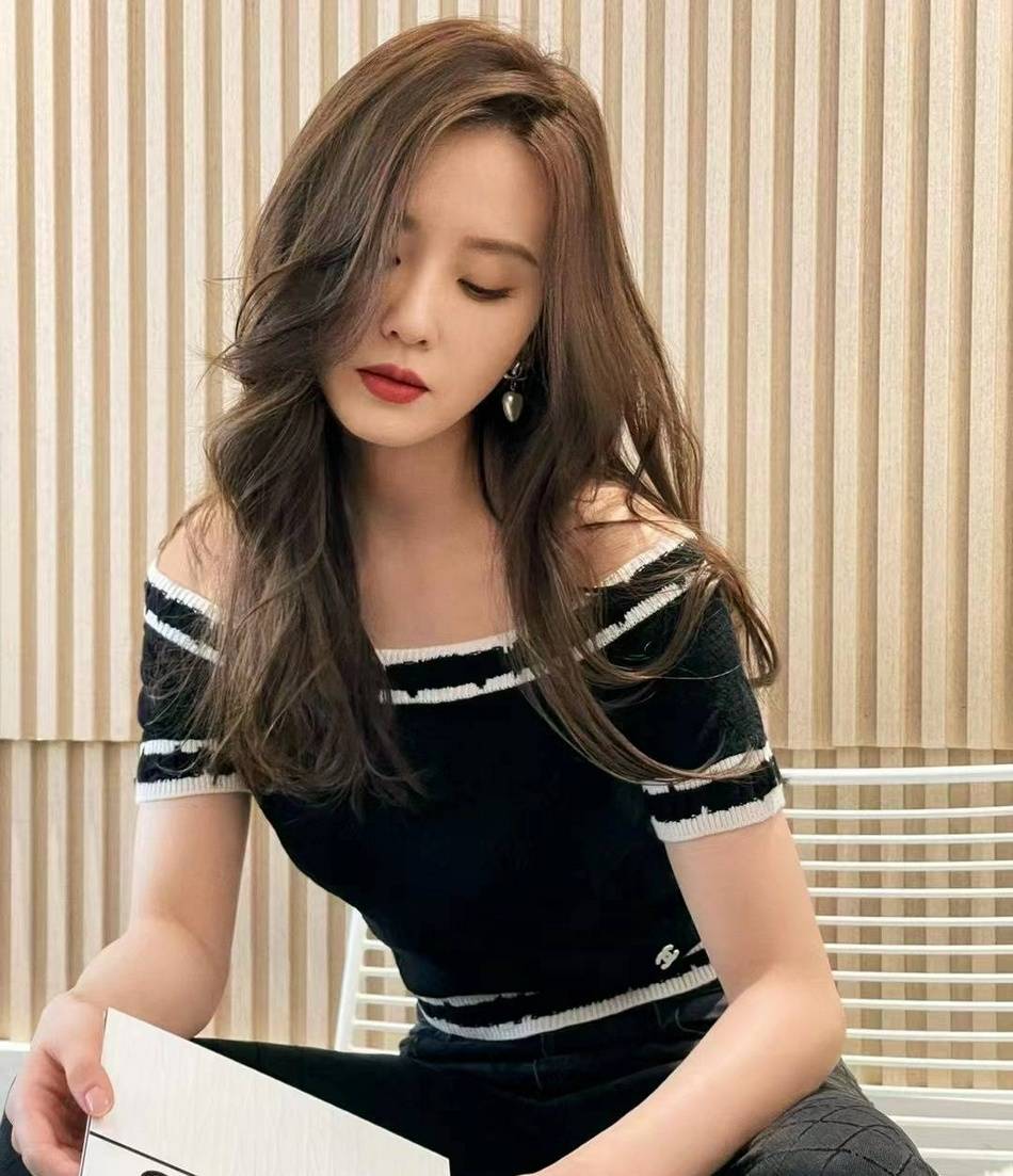 刘诗诗最新写真曝光 大波浪卷发气质温柔_大片_刘诗诗_写真