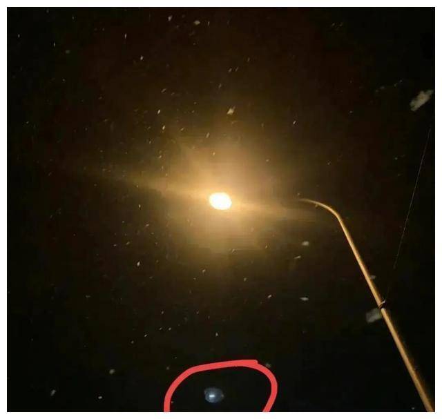 什么时候看星星最清楚 77c93011351e4445b202cbd2eb06096f.jpeg