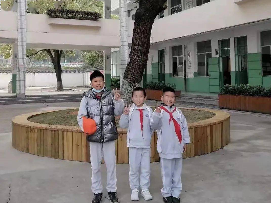 拾金不昧这一优良传统穿越时空,在我们永安市东门小学的校园里又一次