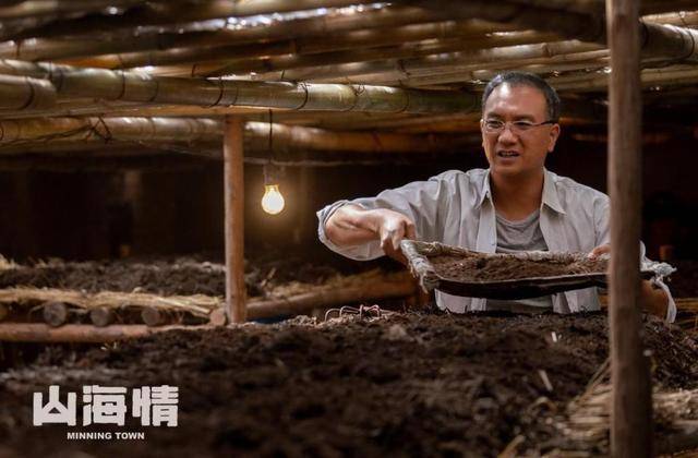 《山海情》中最感人的不是主角,而是黄觉饰演的凌一农教授_凌教授