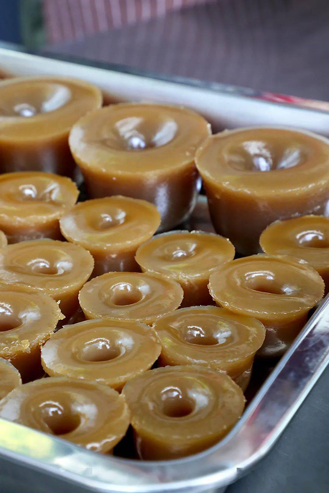 店里有红糖大米水糕,白糖大米水糕,姜糖水糕,玉米水糕4种口味的水糕.