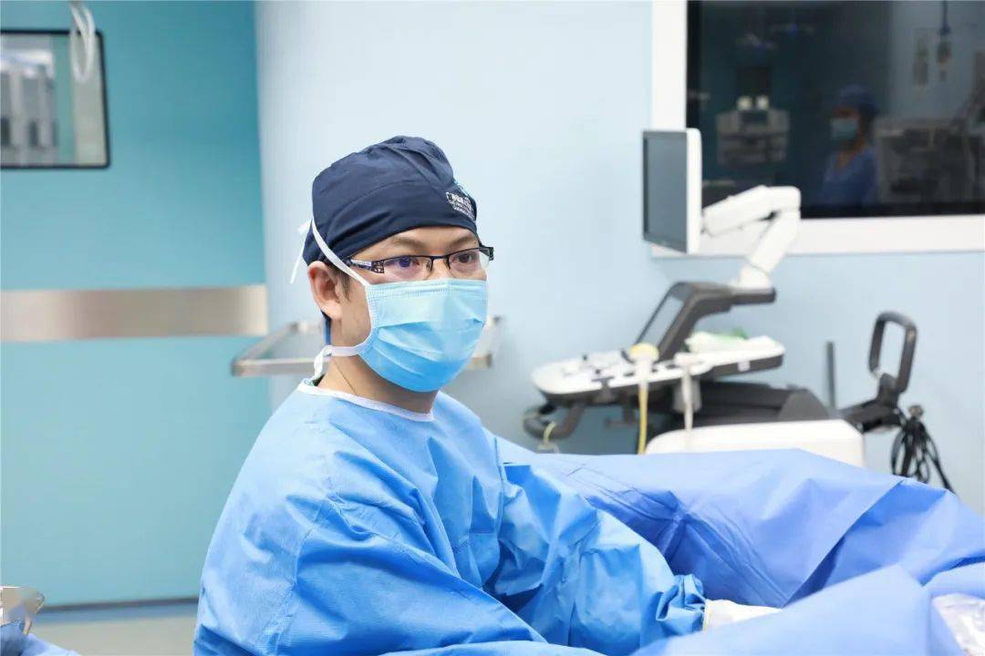 覃桂荣主任医师完成了宫腹腔镜联合不孕症患者之子宫输卵管病损修复术