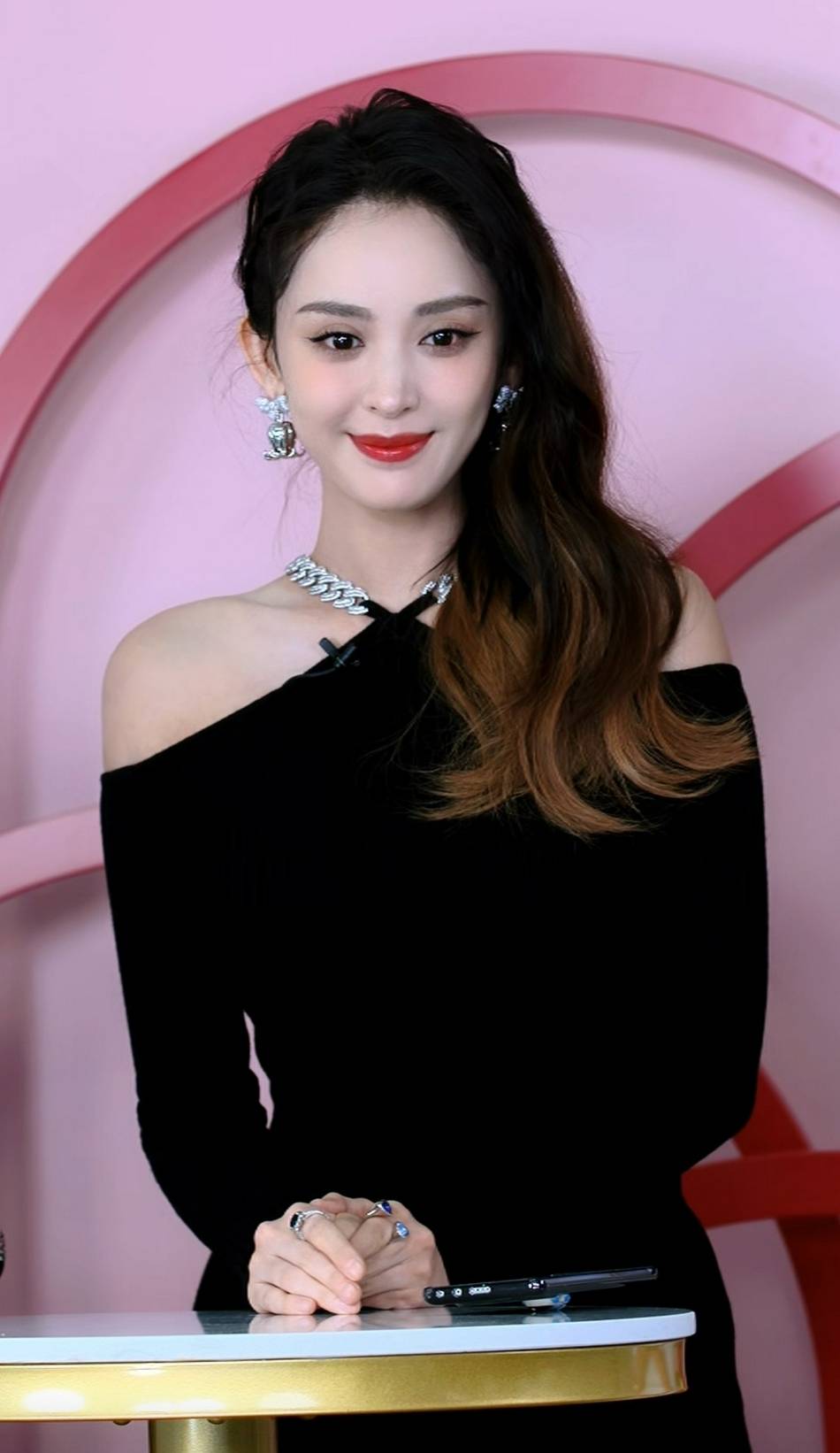 古力娜扎直播生图曝光精致优雅气质绝美