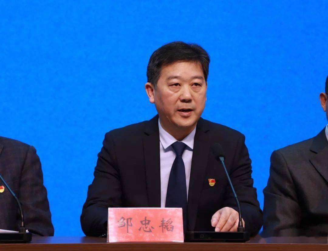 信阳市政府食安办副主任,市教育体育局二级调研员潘中华说,市,县区