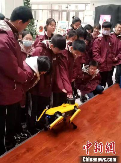 “哇，太神奇了！”辽宁沈阳中学学生走进“天宫课堂”