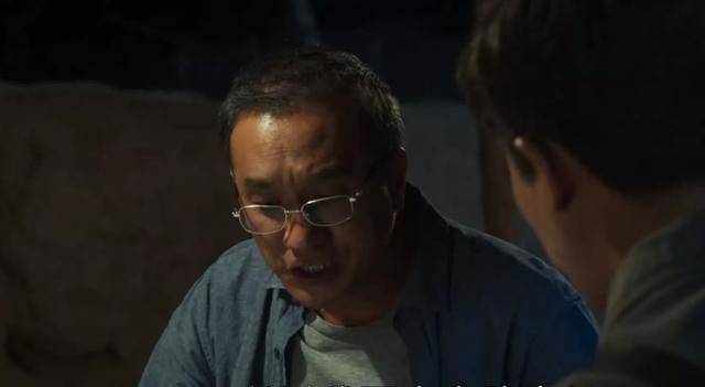 山海情黄觉饰演的凌教授实实在在做研究兢兢业业帮村民卖菇