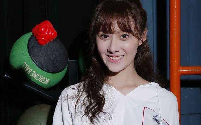 可是粉丝却说:曹曦月剪成啥样都很么么哒啊!文 | 徐哥