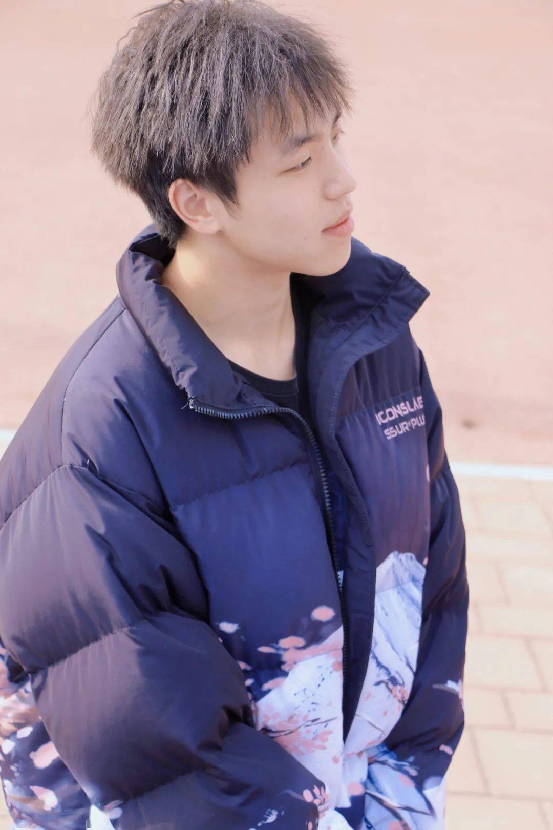 羽绒服_烟丝_寒风