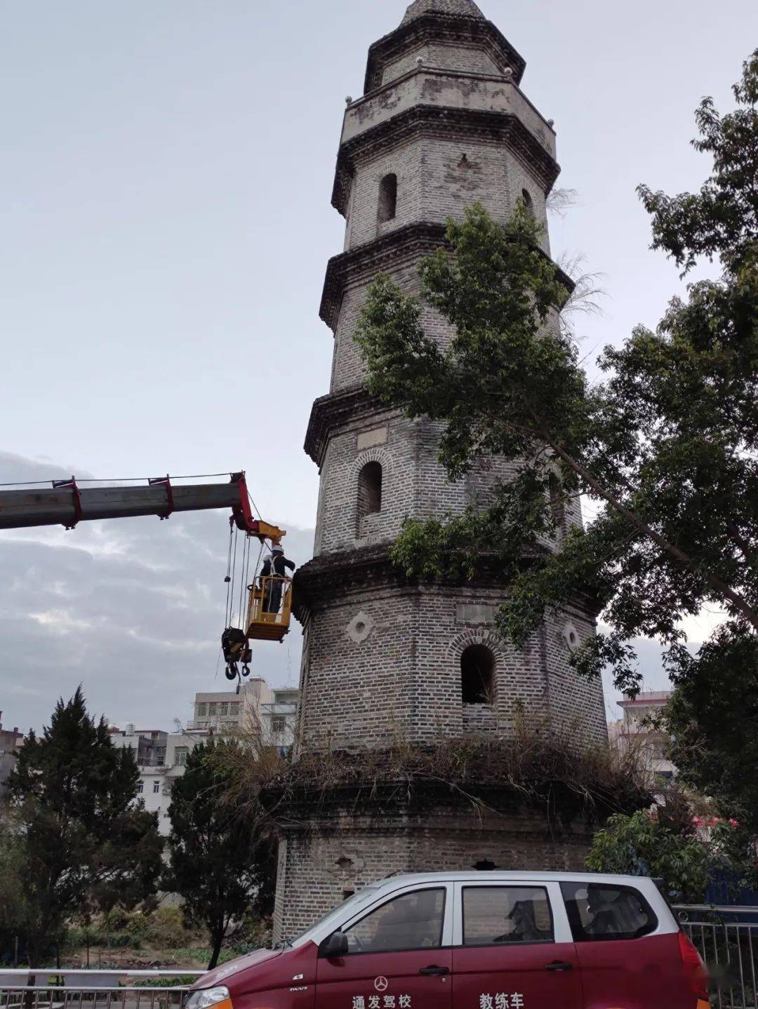 河婆宝塔——宝塔上杂草被清除_揭西_留言_乡镇