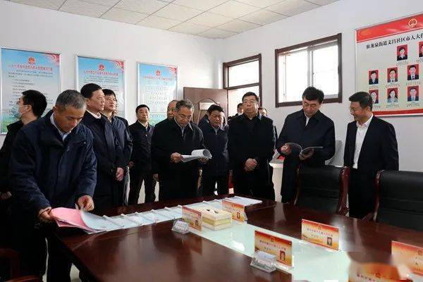 副主任宋淑启,市政府副市长李守江的陪同下到龙泉街道调研