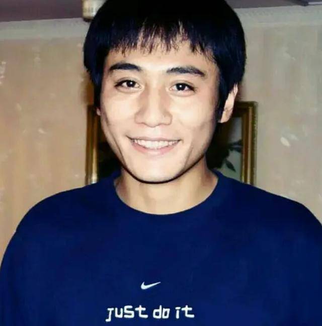 王祖蓝扮葫芦娃王祖蓝模仿逆天一人饰葫芦娃、腾格尔、容嬷嬷