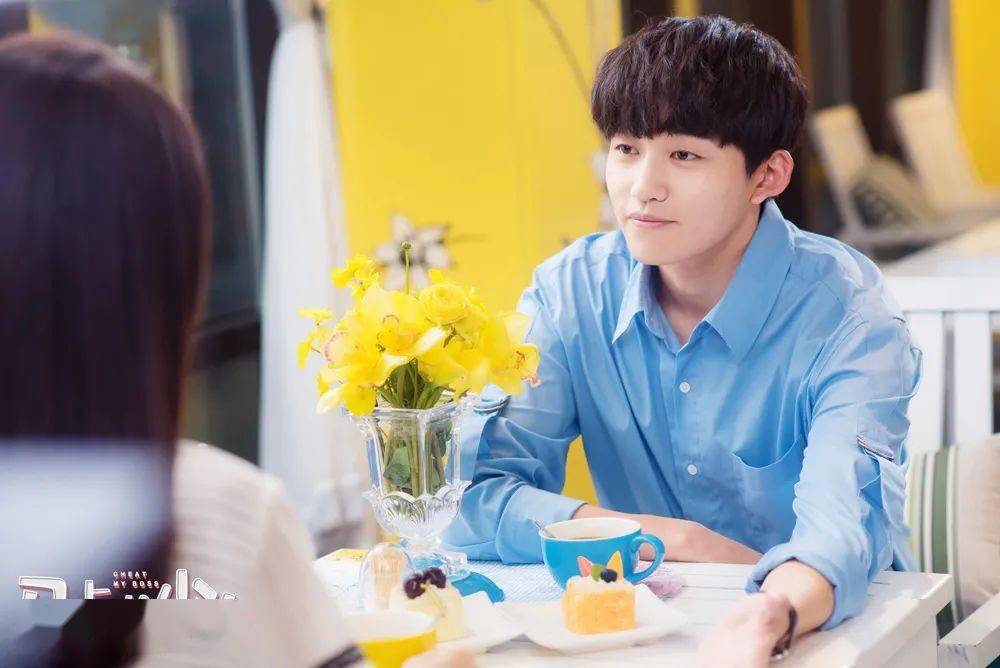 张雨绮|半年两个小奶狗,张雨绮真的是恋爱脑?