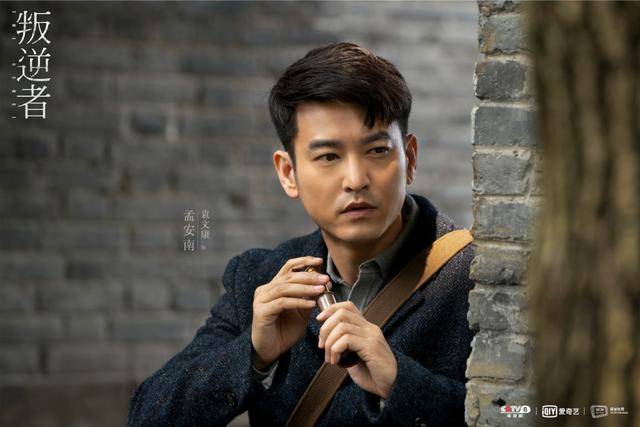 凭实力霸屏中偶男神袁文康演得了复杂人物谈恋爱更有一手