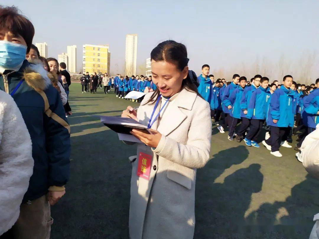 最美评委老师创意发型迷人眼,自信满满清华园!