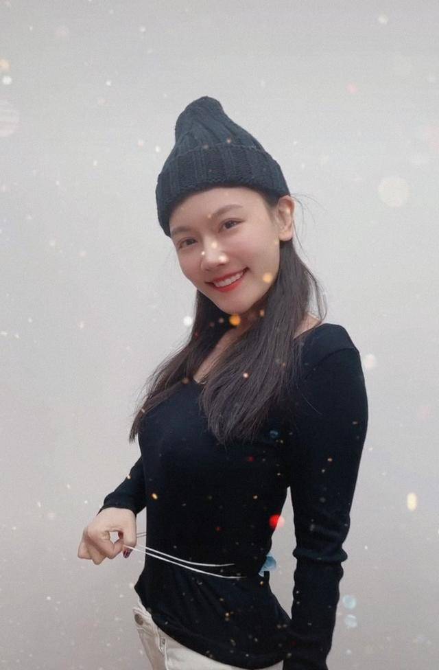 孙骁骁高情商辟谣怀孕,秀50厘米蚂蚁腰,自嘲穿紧身衣显头大_刘德华