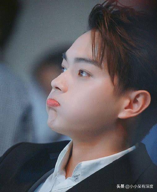 许凯帅气图片集锦文艺十足的同时眼光深邃迷人许凯情史再被扒