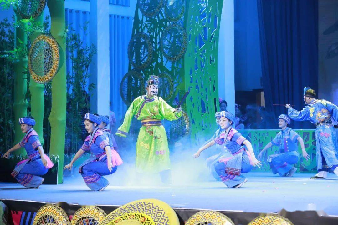 毛南族民族风情歌舞音画《艾南·世遗傩缘》上演