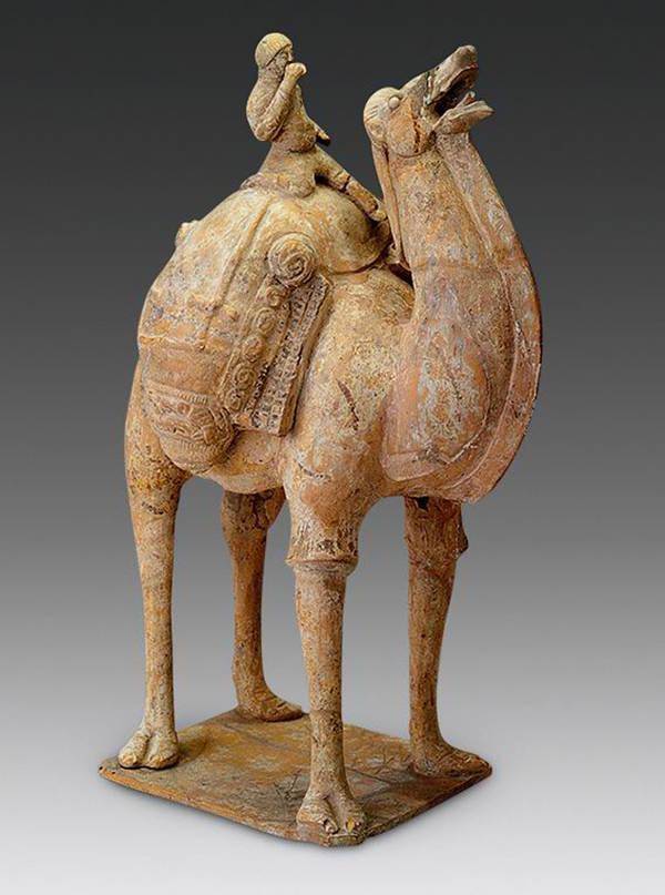 上党殊样:山西长治唐胡商骑驼俑探讨