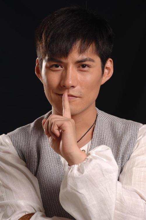 严屹宽杜若溪,走红男女爱藏在心底,他们女儿好可爱,长得不像爹_电视剧