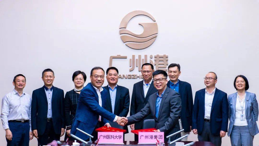 集团副总经理石挺丰,董事会秘书吴学栋,副总工程师莫晓明出席签约仪式