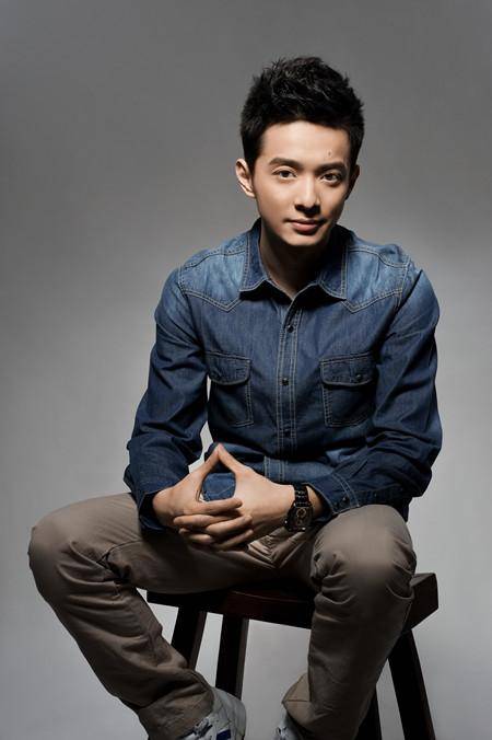 刘智扬时尚儒雅绅士尽显绅士风度酷帅十足魅力百搭仪表堂堂