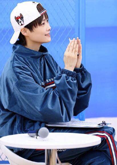 《青3》余景天倾诉压力李宇春暖心开导_训练_人气_因为