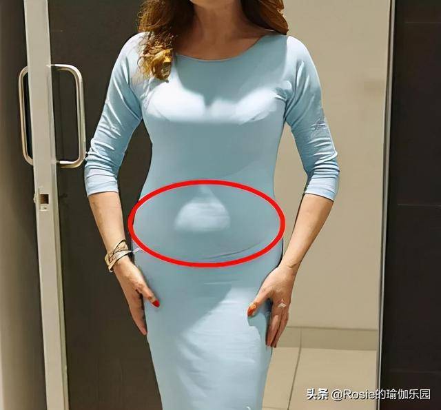 邓家佳长腿细腰性感迷人，如何抹平突出小腹，解锁同款s曲线？