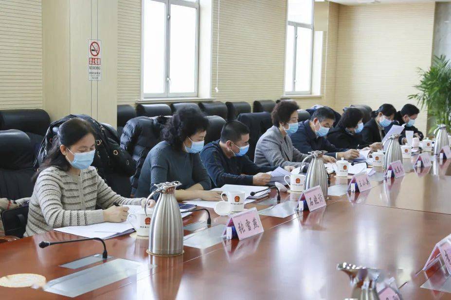 区人大常委会党组副书记,副主任赵秦岭受邀出席,王小兵等6名市人大