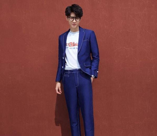 陈哲远硬汉照曝光腿毛旺盛太抢镜网友要吐了