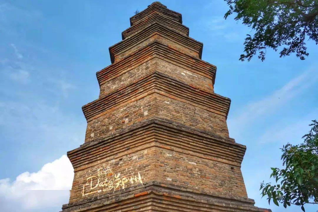 处,占地面积14000余平方米,是我国现存规模最大,数量最多的古塔建筑群