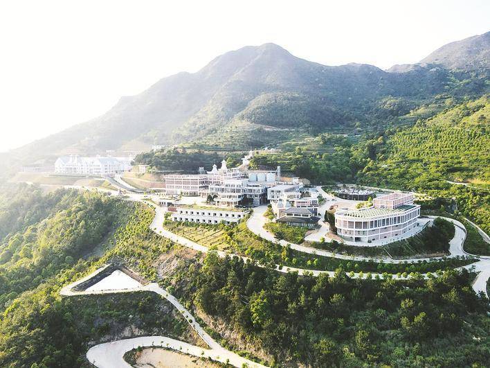位于闽南第一高峰大芹山上福建陆宜酒业项目 林泽霖 摄返回搜狐,查看