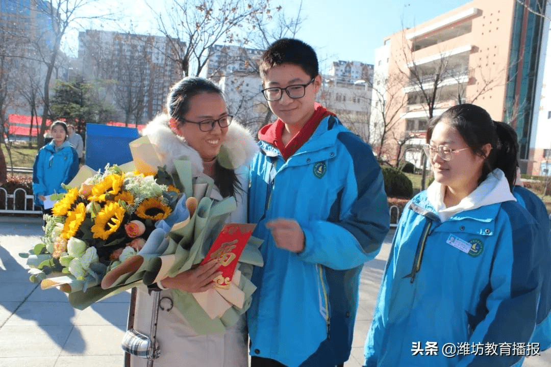 潍坊市坊子区崇文中学一次特别的升旗仪式