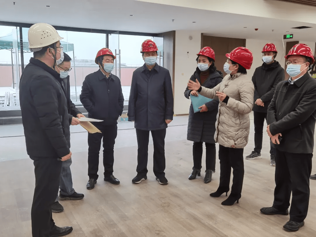 12月13日,市政府副市长屈占权调研汉中市图书馆建设进展情况,市政府副