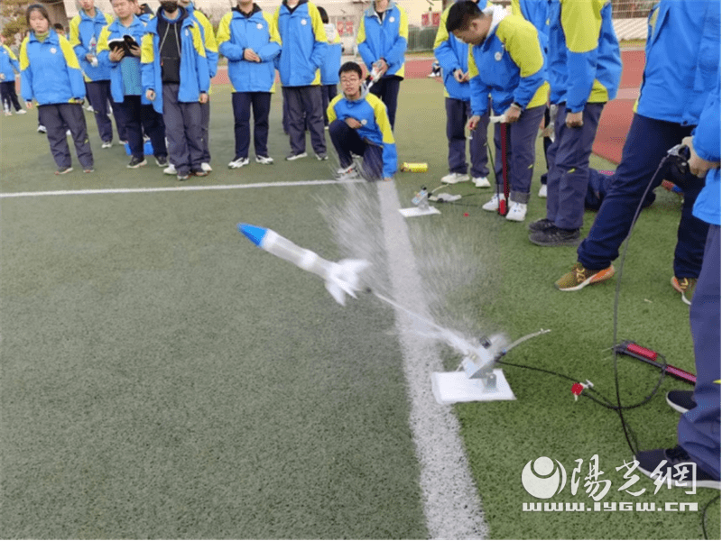 西安高级中学2021年科技节系列活动之水火箭纸飞机比赛