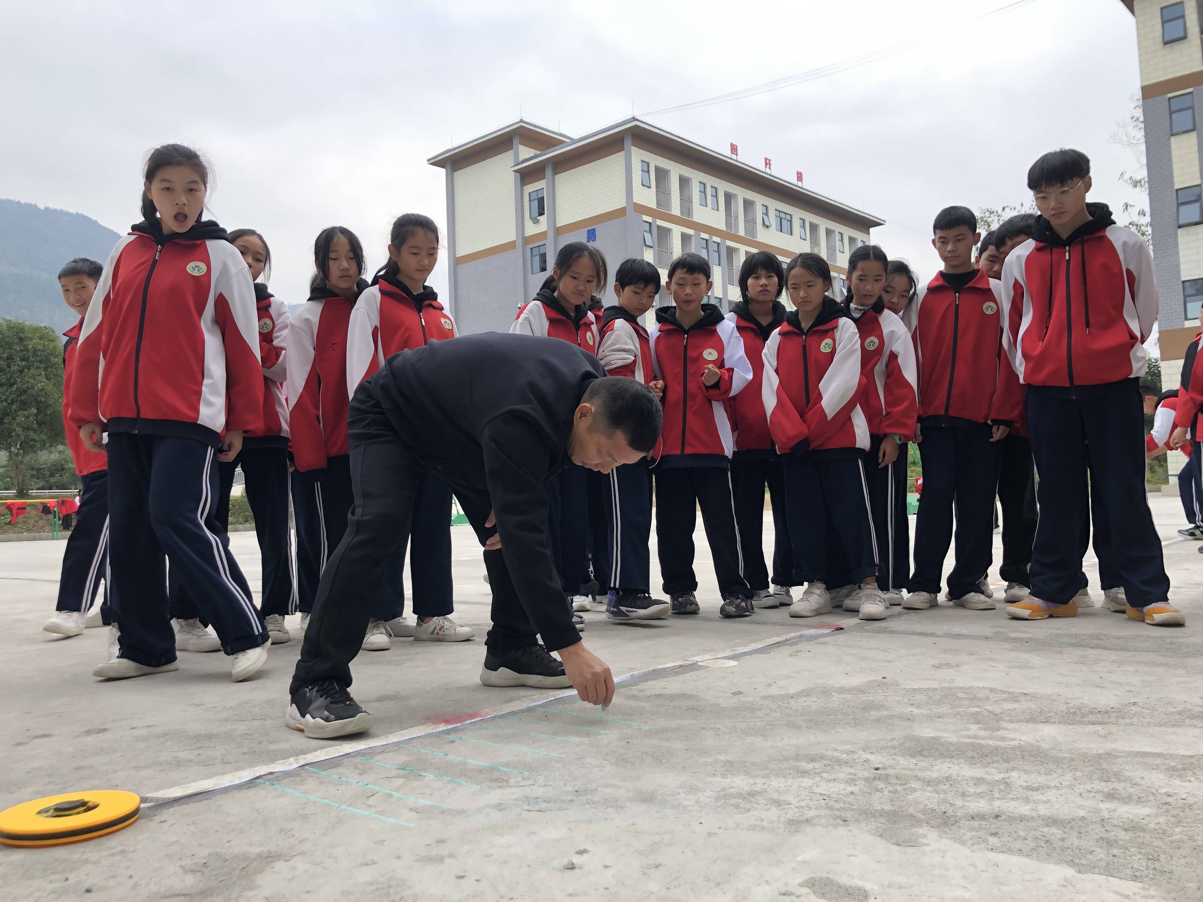 近日,记者走进石阡县第四初级中学,从万江街道第三中学来石阡开展教育