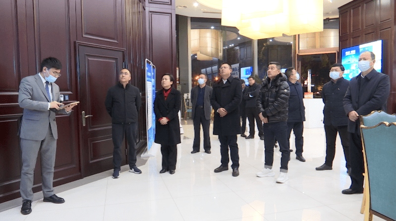 罗田县委书记郝爱芳带队赴武汉考察湖北卓尔控股有限公司