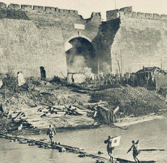 日军占领南京城老照片总统府升起了太阳旗城市一片废墟