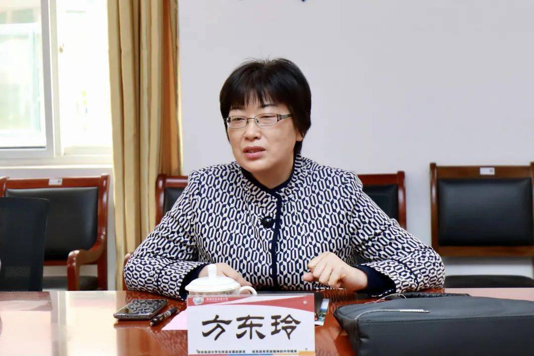 授牌仪式上,方东玲院长代表合肥师范学院为我校授予"优质生源基地"