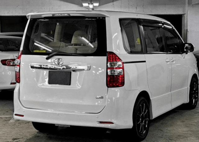 又一"神车",丰田noah亮相,混动油耗4.5升,竞争奥德赛_搜狐汽车_搜狐网