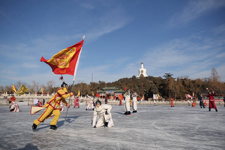 留住年味丨業餘冰嬉隊馳騁北海冰刀劃出的古代冰上運動