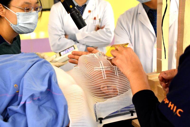 国内首例上海质子重离子医院成功开展脉络膜黑色素瘤重离子治疗