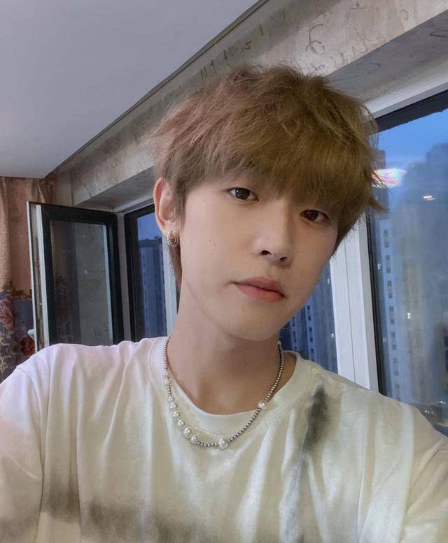 酒后当街勒其脖子,吃穿住行都花女方钱_张佳旭_感情_男方