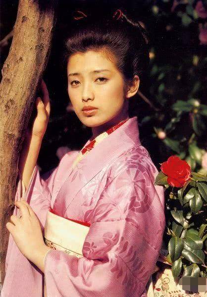 山口百惠穿和服的照片合集清新脱俗尽显小女人的姿态