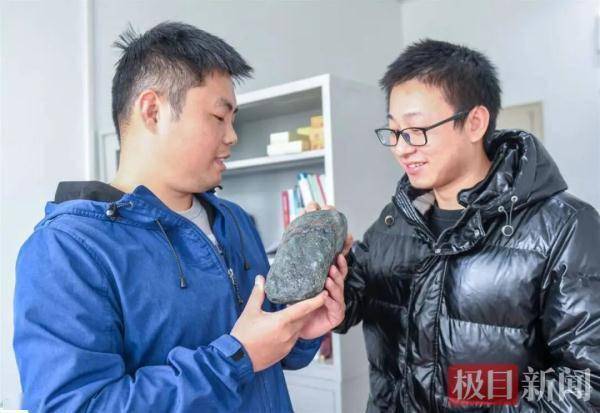 样品|一身“武艺”！ “90后”博导带“90后”学生翻山越岭