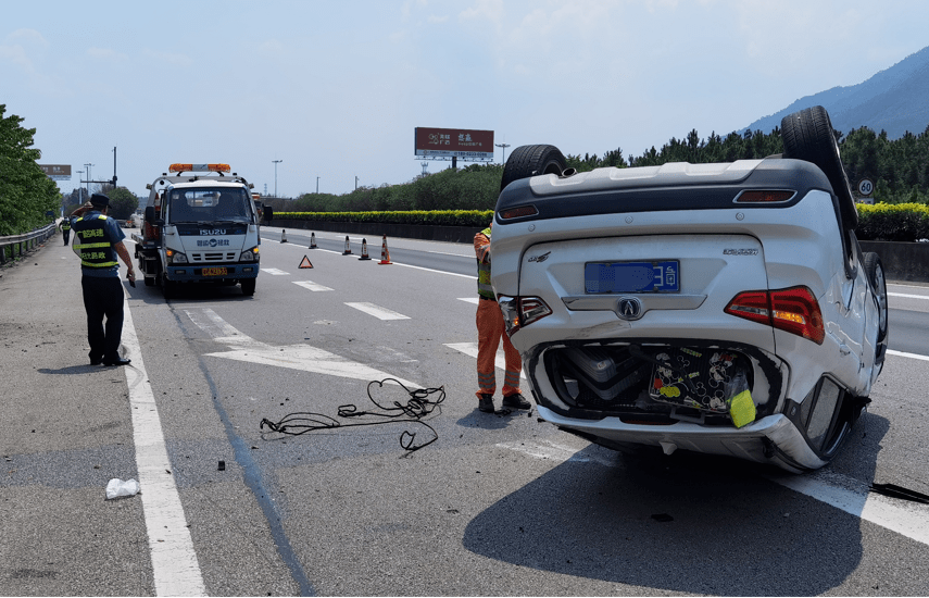 高速公路上長時間這樣開屬於違法行為!_物流_貨車_車道